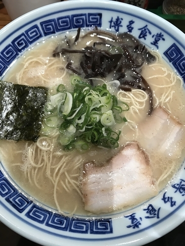 「元祖博多ラーメン、替え玉」@博多食堂 渋谷店の写真