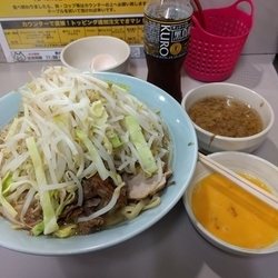 中ラーメン+生卵（別皿でアブラマシマシ）