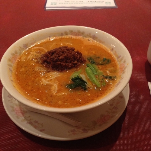 「担々麺挽肉入り930円！？」@龍鳳の写真