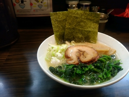 「塩豚骨+ほうれん草増し」@横浜家系ラーメン まこ家の写真