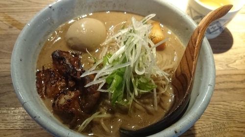 「味玉もつそば大盛」@和醸良麺 すがりの写真