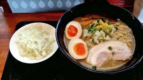 「濃厚豚骨煮干し中華そば」@煮干し中華そば つけ麺 海猫の写真