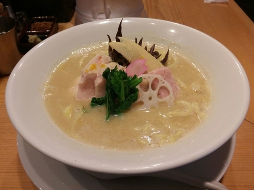 「鶏白湯SOBA 並（950円）」@銀座 篝の写真