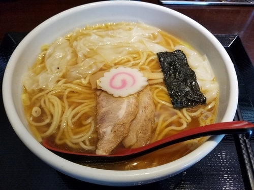 「ワンタンメン (820円)」@中華蕎麦 金魚の写真