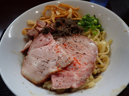 「煮干まぜそば・並」@煮干らー麺 シロクロの写真