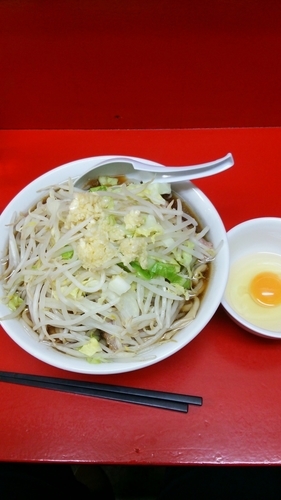 「小豚ラーメン＋生卵、合計1160円」@ラーメン 学の写真