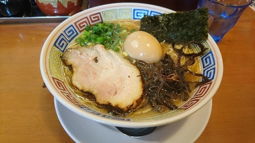 「味玉幸福ラーメン800円」@九州とんこつラーメン 幸福軒の写真