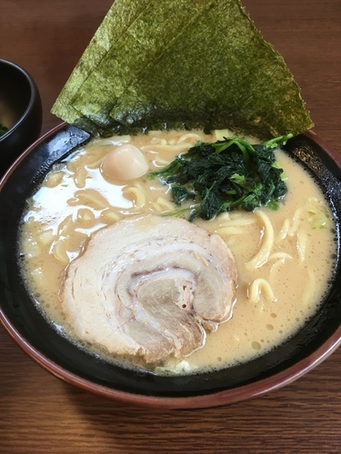 「豚骨醤油ラーメン」@横浜家系ラーメン宮本商店の写真