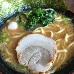 豚骨醤油ラーメン