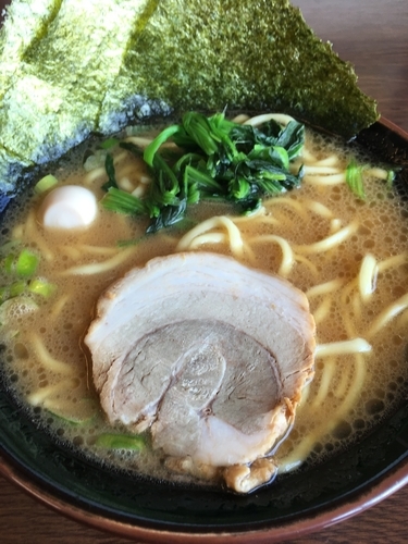 「豚骨醤油ラーメン」@横浜家系ラーメン 宮本商店 日立相田店の写真