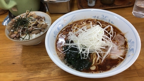 「とうがらしらーめん＋チャーシュウライス(780円＋300円)」@太公望の写真
