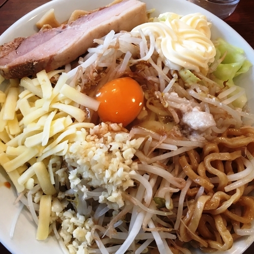 「マカナイ（ヤサイチョイマシ，ニンニク，アブラ，マヨ，チーズ）」@メガガンジャの写真