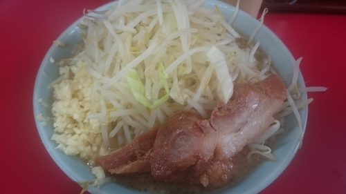 「ラーメン（700円）野菜・ニンニク」@ラーメン二郎 新宿歌舞伎町店の写真