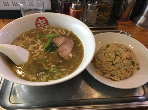 「中華そば＋チャーハン」@中華そば まるきの写真