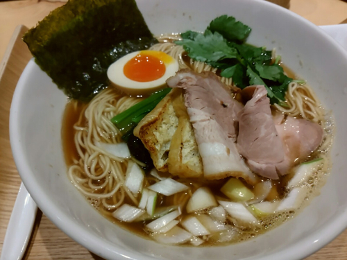 「醤油そば　黒　950円」@銀座 風見の写真