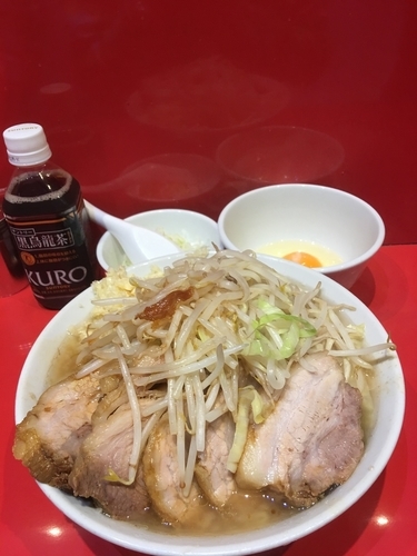 「小豚白ネギ生卵野菜大蒜カラメ」@ラーメン二郎 西台駅前店の写真