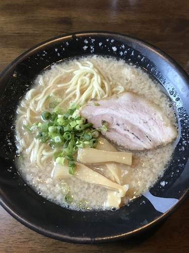 「とんこつらーめん➕大盛➕麺固め」@らーめんDINING すどらぁの写真