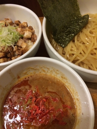 「濃厚ニボつけ麺(海老辛)+炙りチャーシュー丼」@煮干しそば 虎愼の写真