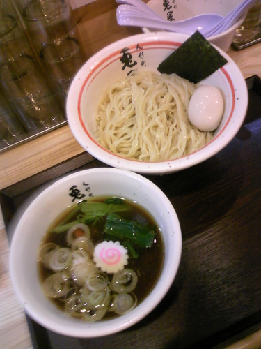 「つけ麵８５０円+味玉(ｻｰﾋﾞｽ)」@人形町 兎屋の写真
