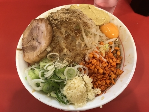 「まぜそば（全マシ（カレマヨ））780円」@鷹の目 獨協大学前本店の写真