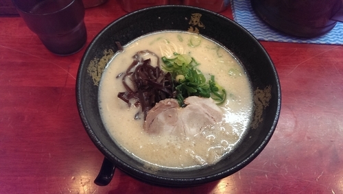 「ラーメン、替玉ｗ」@とんこつラーメン 博多風龍 渋谷店の写真