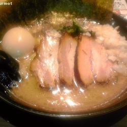 くわんと盛りらーめん (940円)