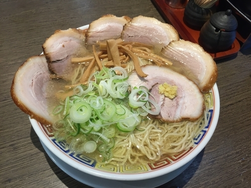 「塩中華そば（大盛）＋肉」@丸中華そばの写真