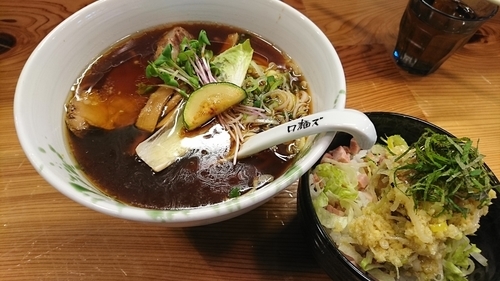 「らーめん正油+しょうがタレ玉子丼」@ロ麺ズの写真