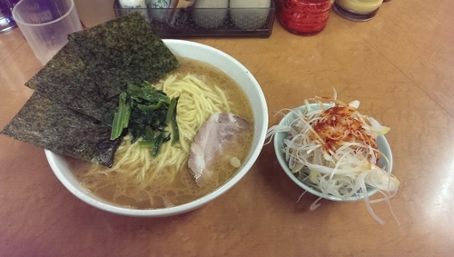 「ラーメン大盛、ネギトッピング」@横浜ラーメン 町田家 新百合ヶ丘店の写真
