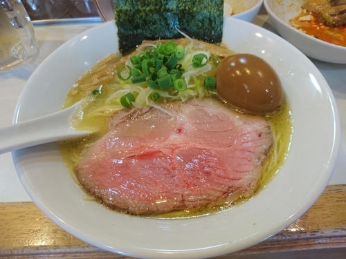「塩らーめん(味玉入り)800円＋ビール 他」@麺屋 扇 SENの写真
