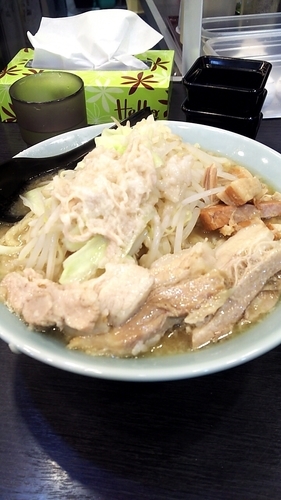 「ラーメン大盛り 豚増し ニンニク油からめ」@らーめん 油そば 牛スタ 郎郎郎 橋本店の写真