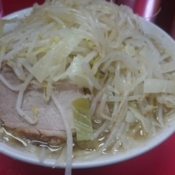 ラーメン・麺少な目(600円)ニンニク少し