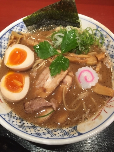 「濃厚らーめん＋味玉」@麺や庄の ラゾーナ川崎店の写真