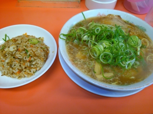 「ラーメン（並）焼き飯」@山さんラーメンの写真