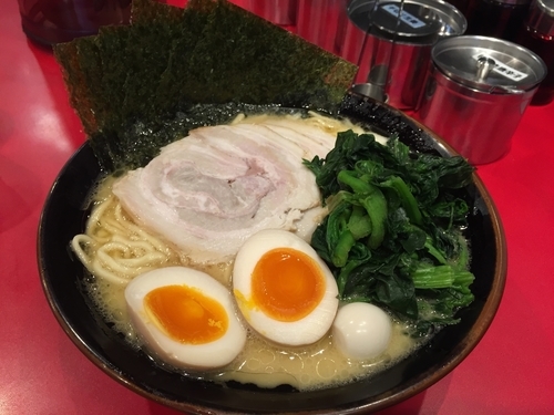 「631ラーメン（大盛）＋ほうれん草」@横浜家系ラーメン 五反田 大和家の写真