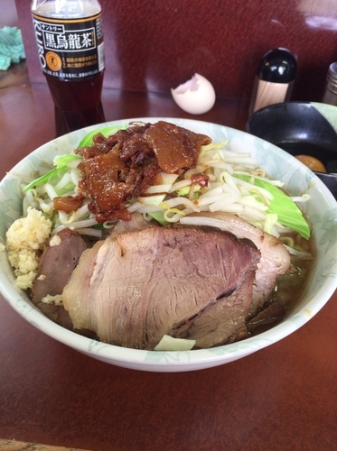 「小ラーメン（ニンニク+脂）700円＋生卵50円」@ラーメン二郎 めじろ台法政大学前店の写真