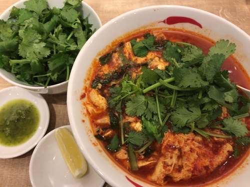 「パクチー辛麺850円+10辛50円+追加パクチー200円・・」@辛麺屋 一輪の写真