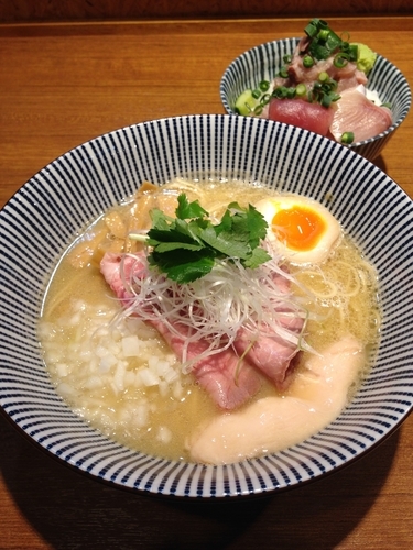 「濃厚真鯛そば 海鮮丼」@寿製麺よしかわ 川越店の写真