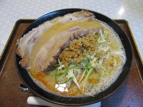 「四街道担々麺（８８０円）＋デカチャー５００円＋餃子２皿」@ラーメンダイニング絆の写真