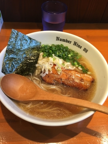 「あっさり魚介醤油らーめん800円」@麺Dining Number Nine 09の写真