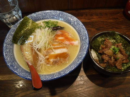 「濃厚鶏白湯らーめん　牛スジご飯」@らーめん詩の写真