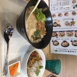 ランチセット1000円(らぁめん、ガパオライス)