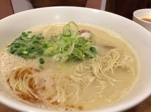 「鶏白湯スープ 塩らあめん 730円」@らーめんや なかじゅう亭 高崎市通町本店の写真