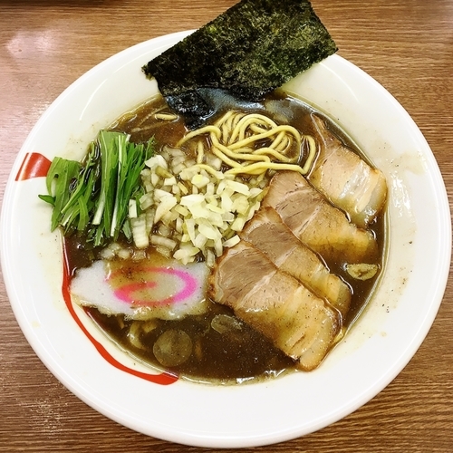「濃厚煮干しラーメン　￥８００」@名代らーめん 航海屋 新宿店の写真