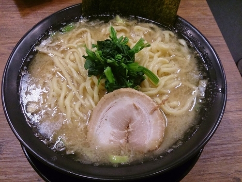 「とんこつ醤油¥700」@横浜家系ラーメン 武骨家 恵比寿店の写真