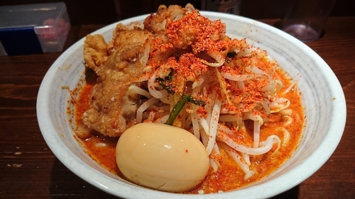 「極辛拉麺＋プチ唐＋味玉 無料中盛 ニンニク」@旨辛ラーメン表裏 高田馬場店の写真