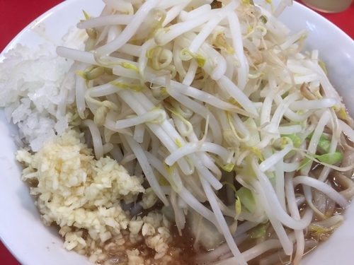 「らーめん＋ヤサイ＋タマネギ＋ニンニク」@豚ラーメン 蕨店の写真