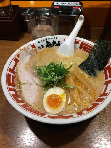 「東京豚骨らーめん」@屯ちん 池袋本店の写真