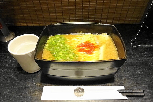 「釜だれとんこつラーメン８９０円」@一蘭 キャナルシティ博多店の写真