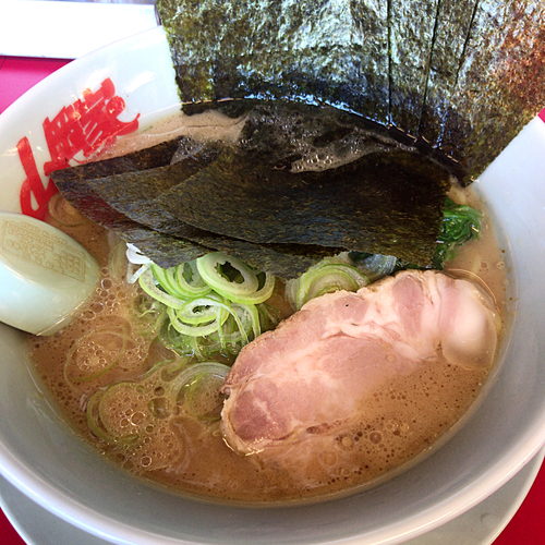 「醤油ラーメン　640円　海苔　60円」@ラーメン山岡家 大泉店の写真